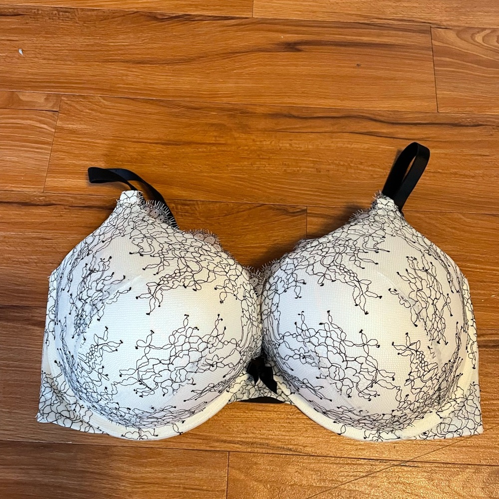 Victoria’s Secret Bombshell Plunge Bra 38DD/new without tags